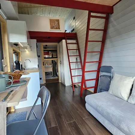 Bohnapartments-Hoimbracht Eggenthal-Tiny Houses-Parkplatz-Mit Hund * Eggenthal