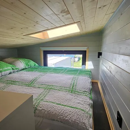 Bohnapartments-Hoimbracht Eggenthal-Tiny Houses-Parkplatz-Mit Hund * Eggenthal