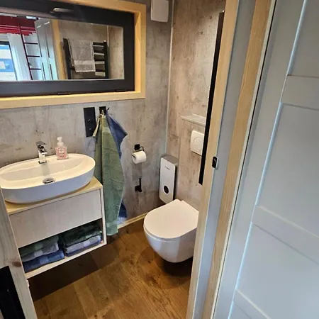 Bohnapartments-Hoimbracht Eggenthal-Tiny Houses-Parkplatz-Mit Hund * Eggenthal
