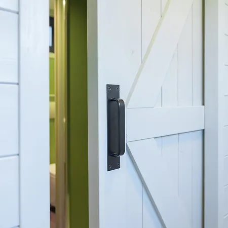 Bohnapartments-Hoimbracht Eggenthal-Tiny Houses-Parkplatz-Mit Hund *