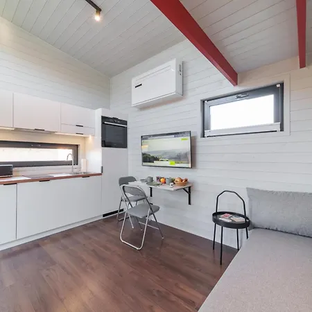 Bohnapartments-Hoimbracht Eggenthal-Tiny Houses-Parkplatz-Mit Hund Apartment
